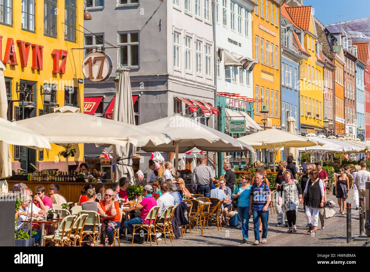 Denmark, Zealand, Copenhagen, Nyhavn district (new harbor), 18th century houses, restaurant terraces and canal side bar Stock Photo