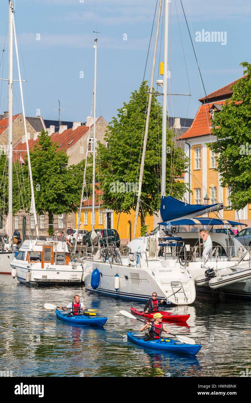 Denmark, Zealand, Copenhagen, Christianshavn canal, sea kayaks Stock ...