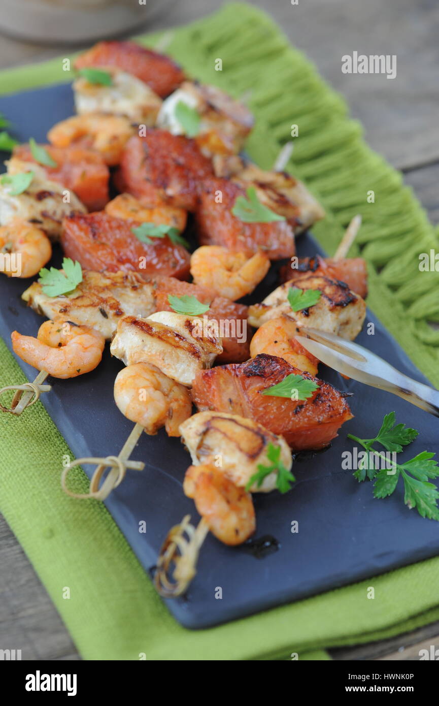 Brochette de poulet aux écrevisses et pamplemousse Stock Photo