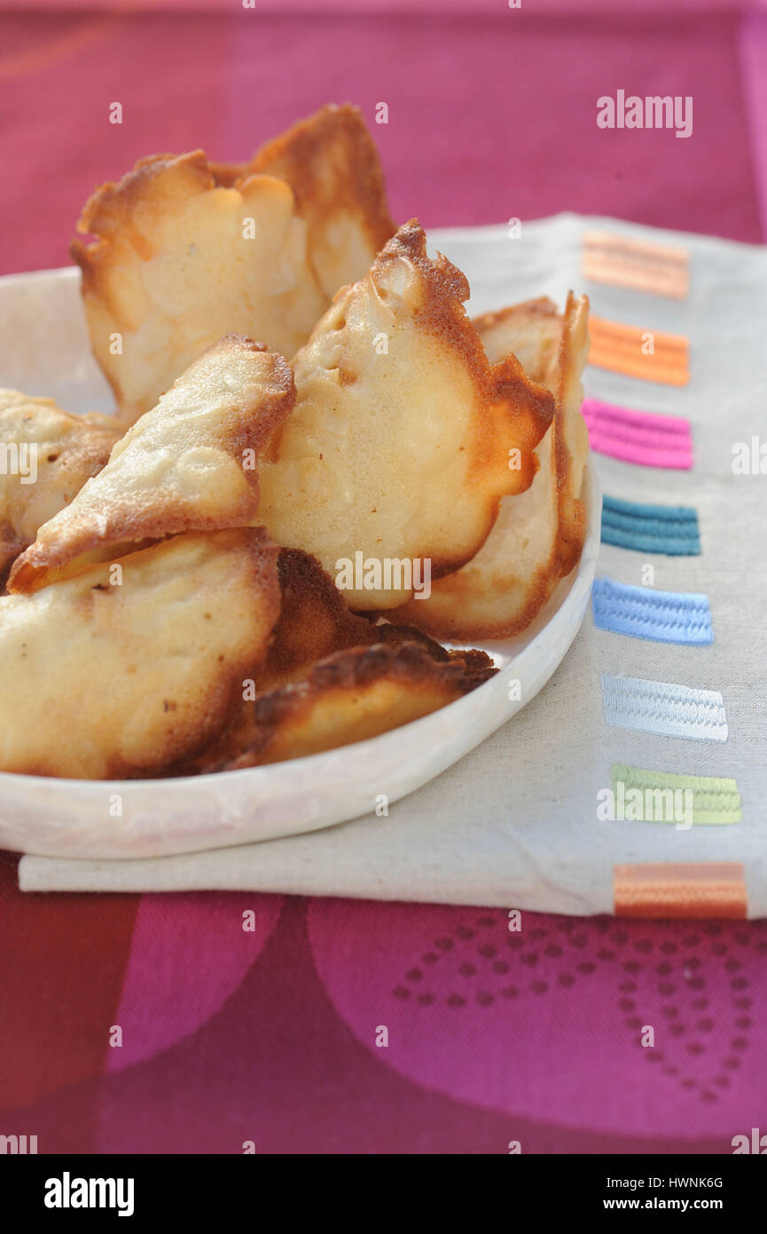 Tuiles aux amandes Stock Photo - Alamy