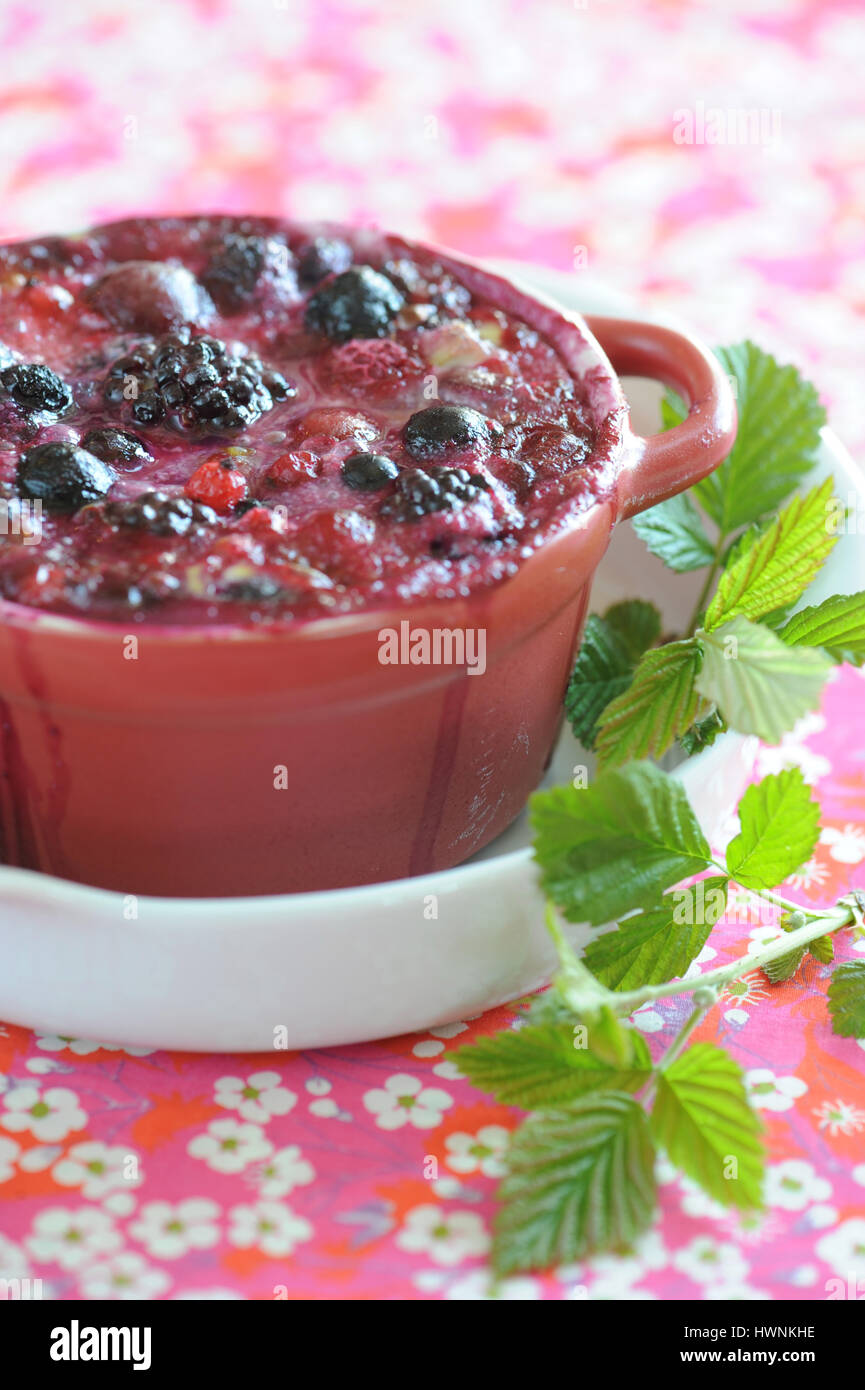 Gratin de fruits rouges Stock Photo - Alamy