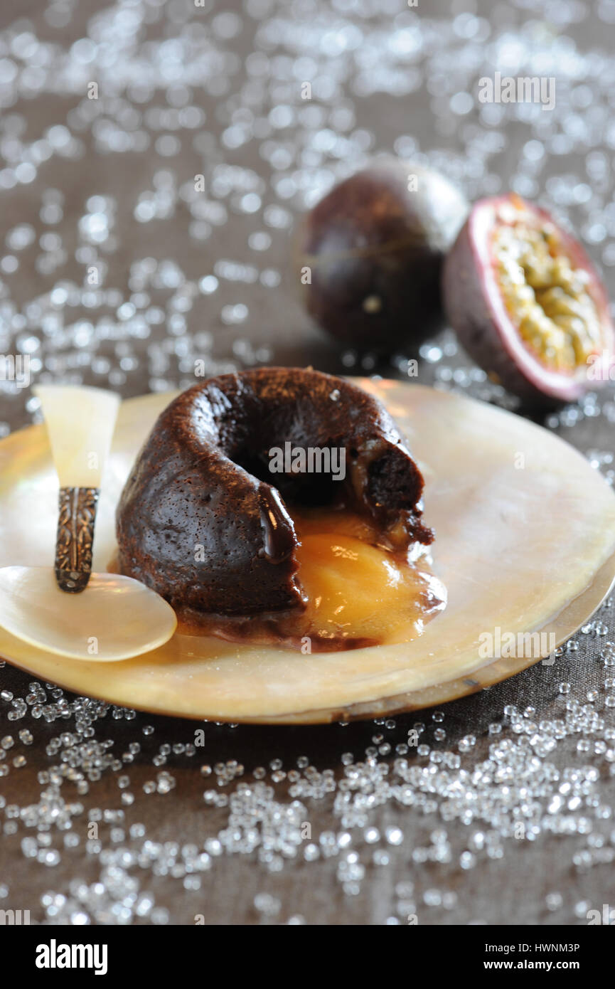 Fondant Chocolat Fruit De La Passion Stock Photo Alamy