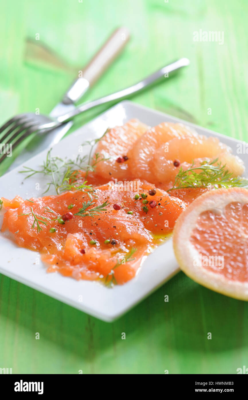 Carpaccio de saumon au pamplemousse Stock Photo