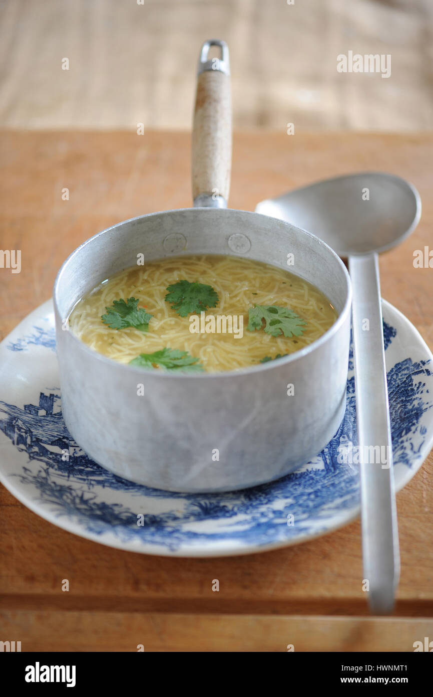 Bouillon de poule vermicelles Stock Photo Alamy