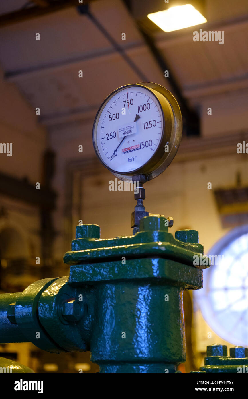 Pressure gauge and pipes Stock Photo - Alamy