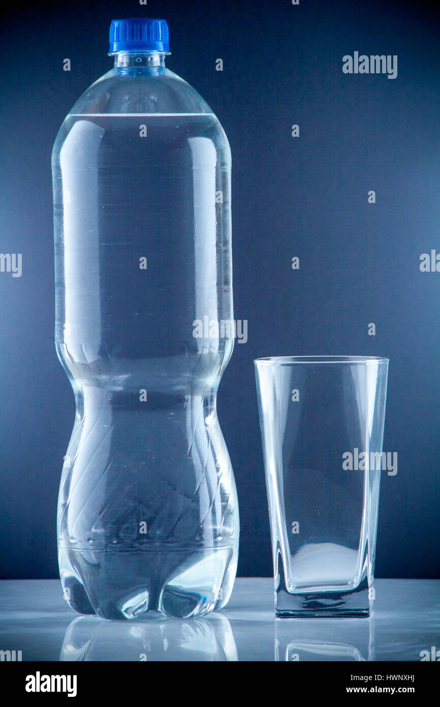 https://c8.alamy.com/comp/HWNXHJ/bottle-of-clear-drinking-cold-mineral-water-with-gas-in-isolation-HWNXHJ.jpg