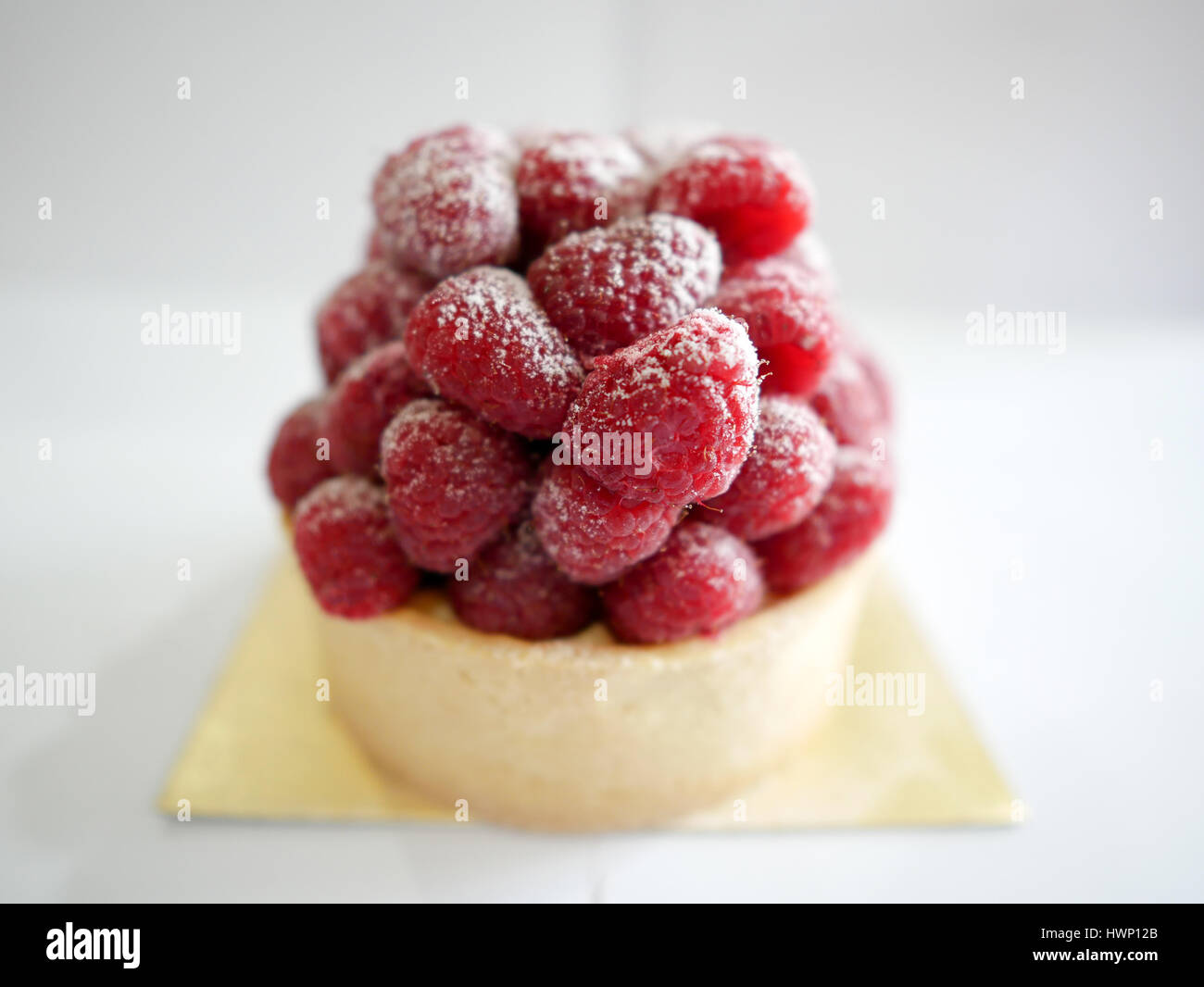 Close up raspberry tart with white background Stock Photo - Alamy