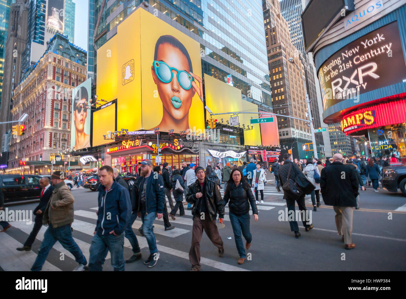 Snapchat spectacles hi res stock photography and images Alamy