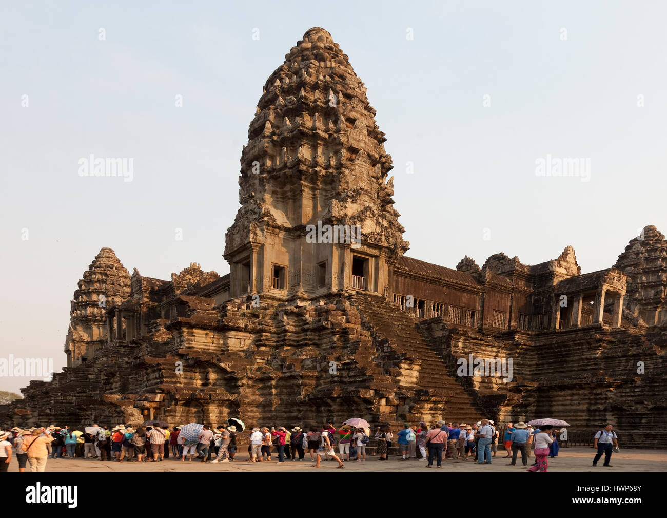 Tourists queue to climb steps to top of the temple at Angkor Wat Stock Photo