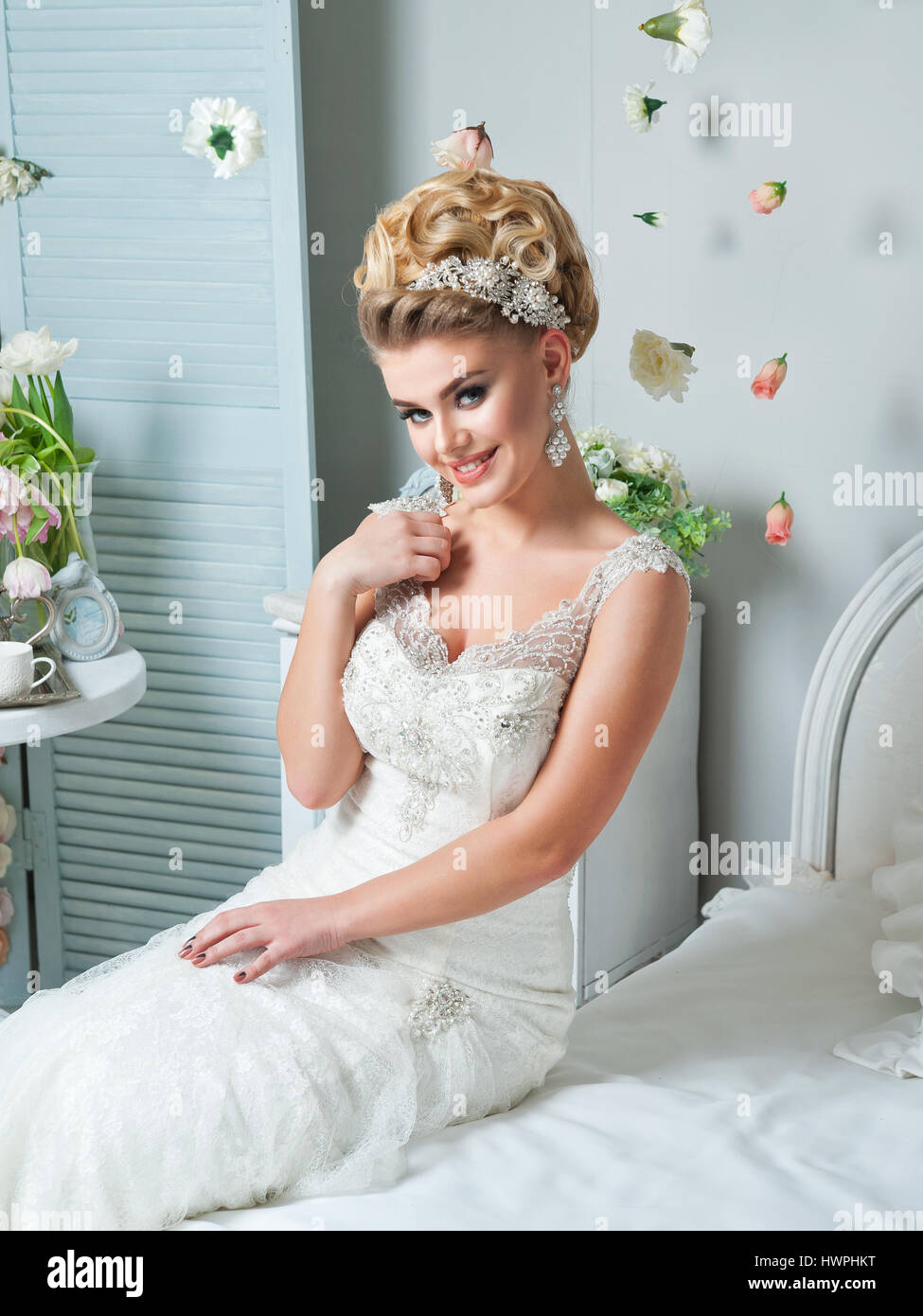 Beautiful blonde fashion model hi-res stock photography and images - Alamy