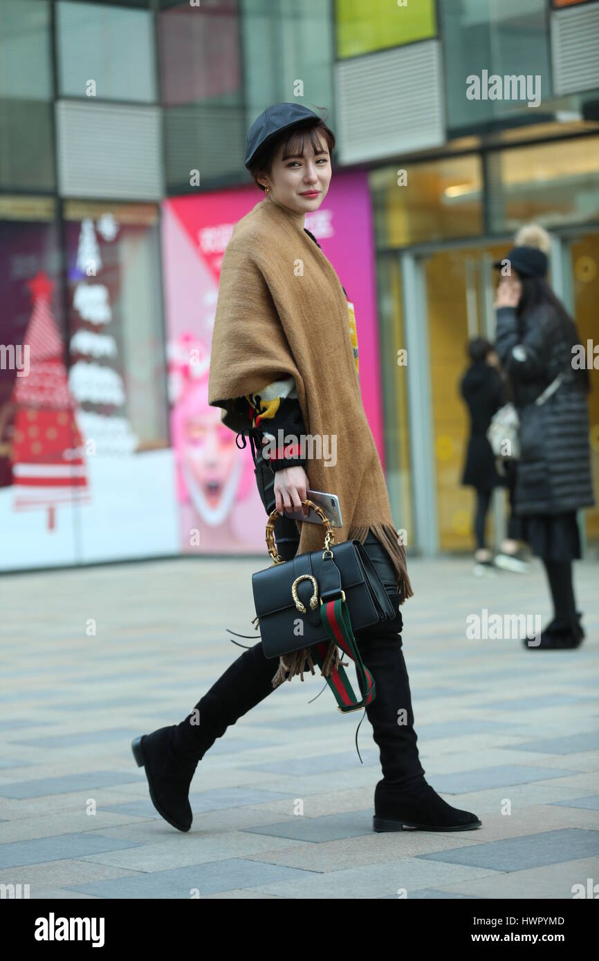 Beijin, Beijin, China. 23rd Mar, 2017. Beijing, CHINA-March 23 2017: (EDITORIAL USE ONLY. CHINA OUT) A chick girl walks along the street in Sanlitun, Beijing's fashion hub, March 23rd, 2017. Credit: SIPA Asia/ZUMA Wire/Alamy Live News Stock Photo