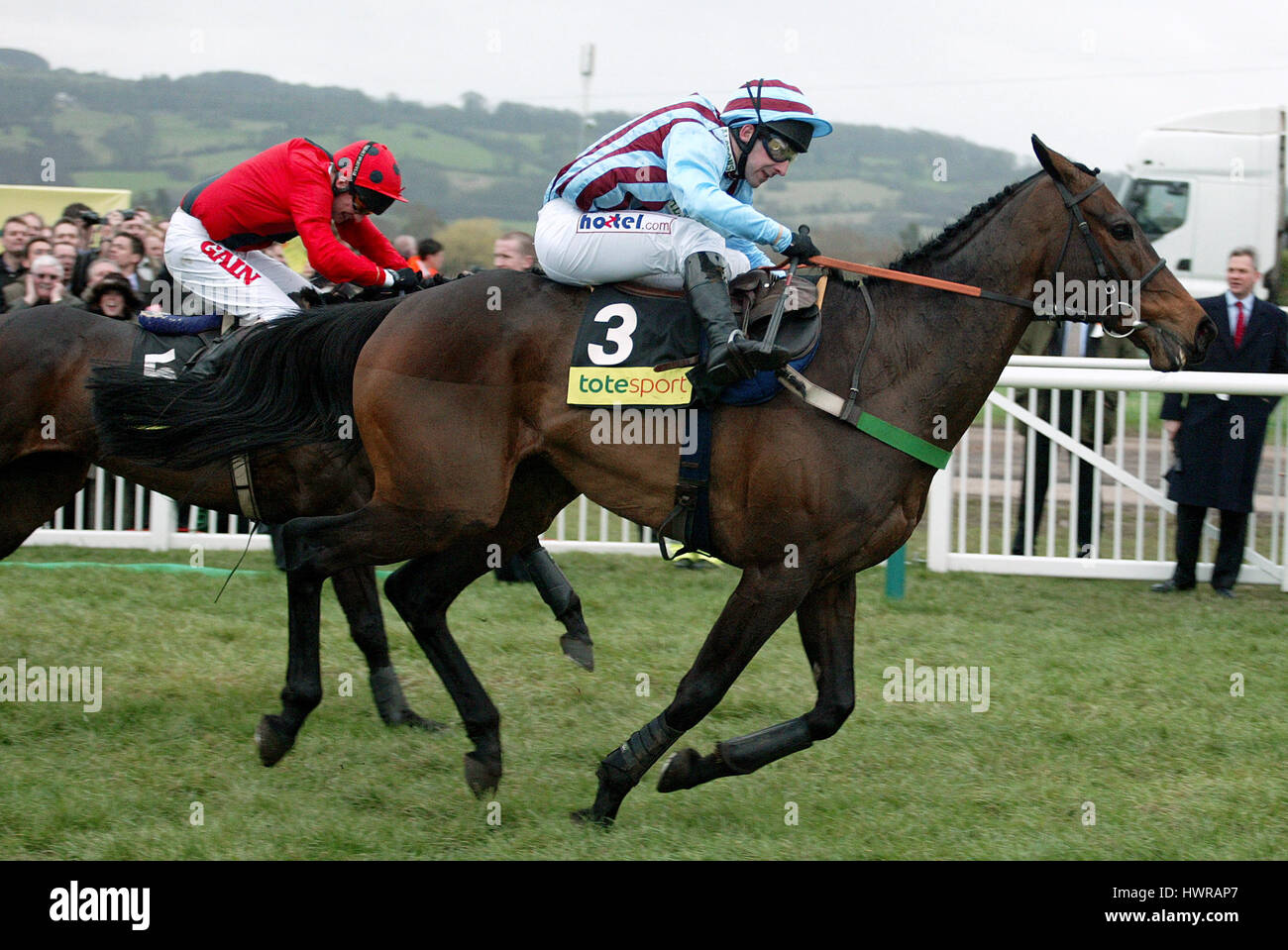 BEST MATE & HARBOUR PILOT RIDDEN BY J.CULLOTY CHELTENHAM RACECOURSE CHELTENHAM ENGLAND 18 March 2004 Stock Photo