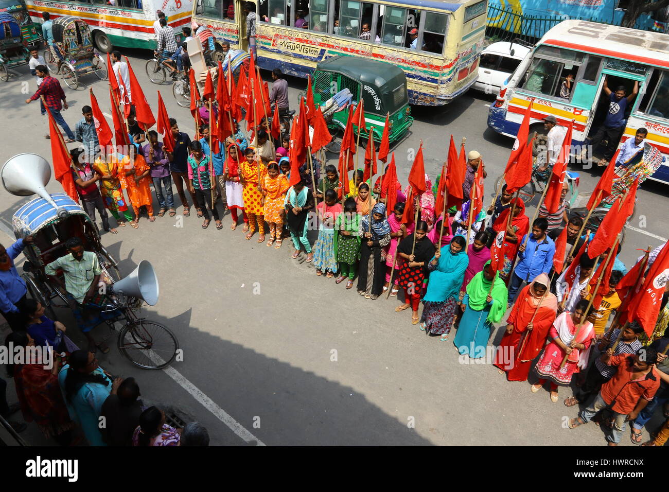 Dhaka 19 march 2017. Workers, under the banner of National Garment Workers Federation, demonstrate in front of the capital’s Jatiya Press Club demandi Stock Photo