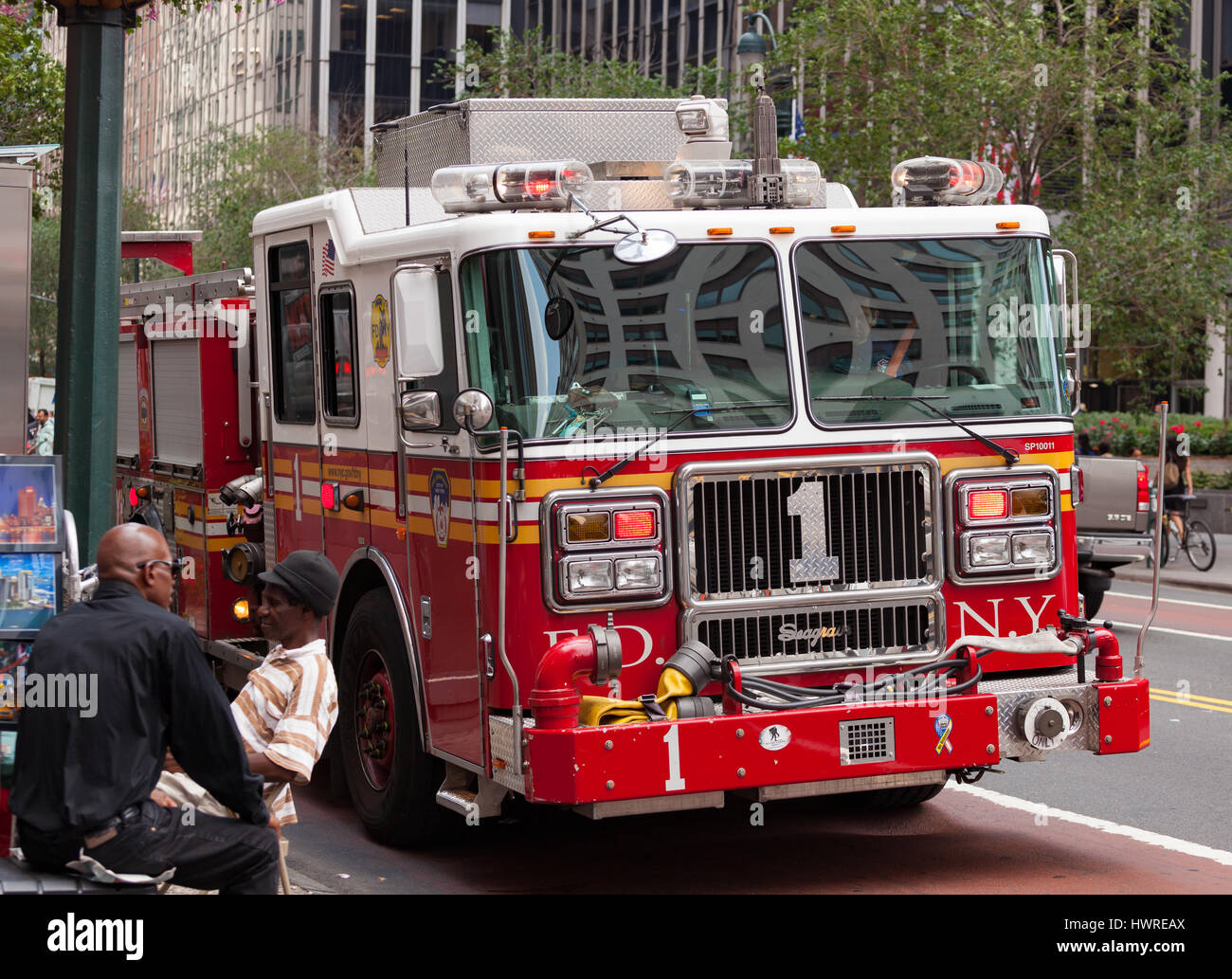 Ladder truck fdny fire department hi-res stock photography and images ...