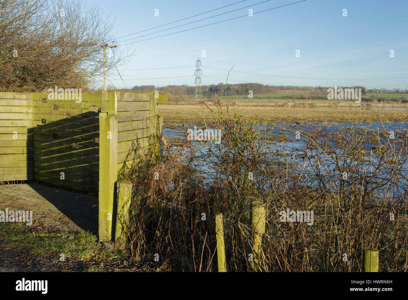 Viewing screen, at edge of wetland habitat, Lin Dyke, RSPB Fairburn Ings, West Yorkshire, England, January Stock Photo