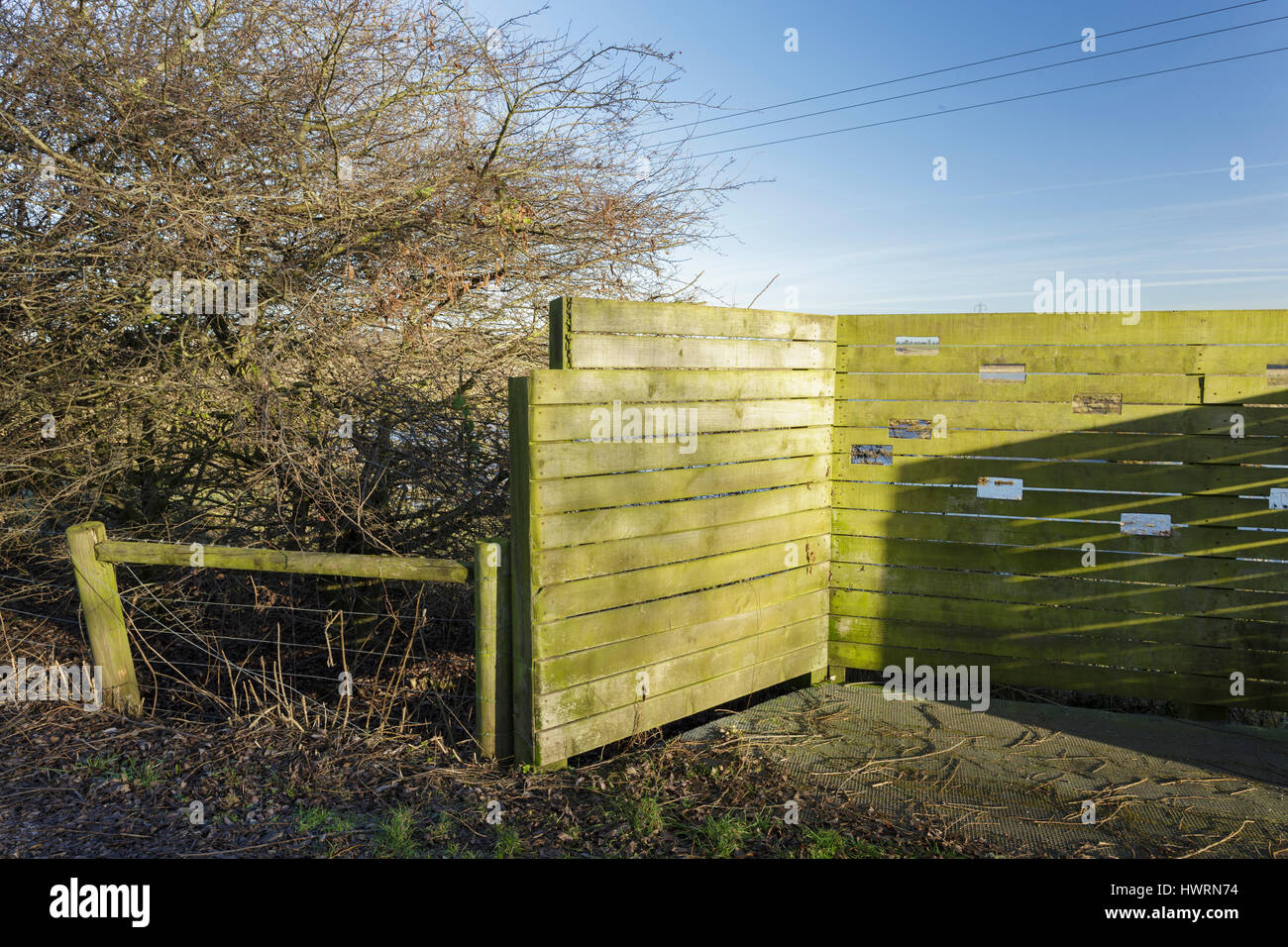 Viewing screen, at edge of wetland habitat, Lin Dyke, RSPB Fairburn Ings, West Yorkshire, England, January Stock Photo