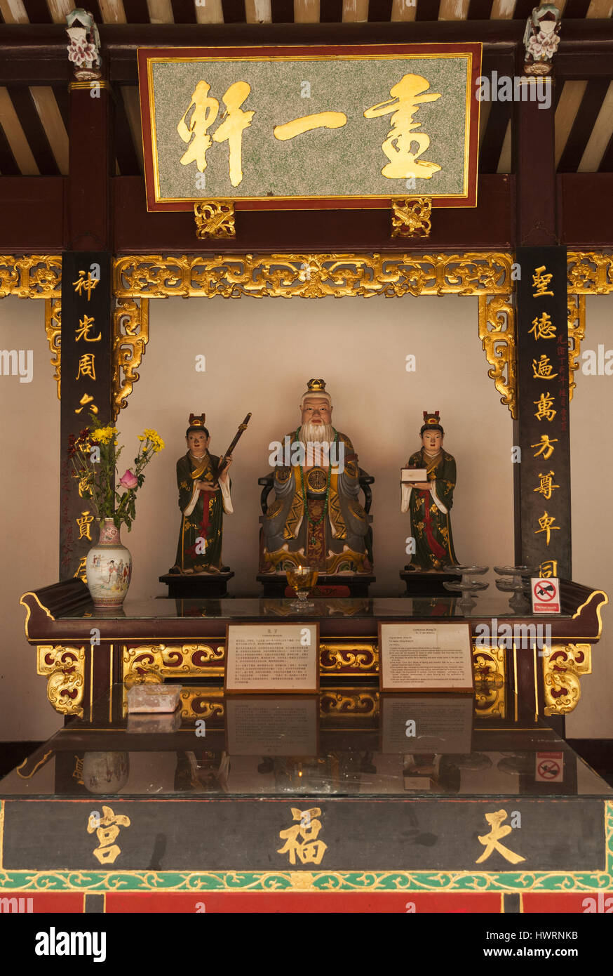 Singapore, Chinatown, Tian Hok Chinese Temple, subsidiary chapel, shrine Stock Photo