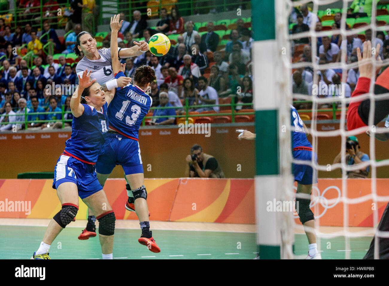 Rio de Janeiro, Brazil. 20 August 2016 Alexandra Lacrabère (FRA) competes in the women's handball gold medal match Russia vs. France at the 2016 Olymp Stock Photo