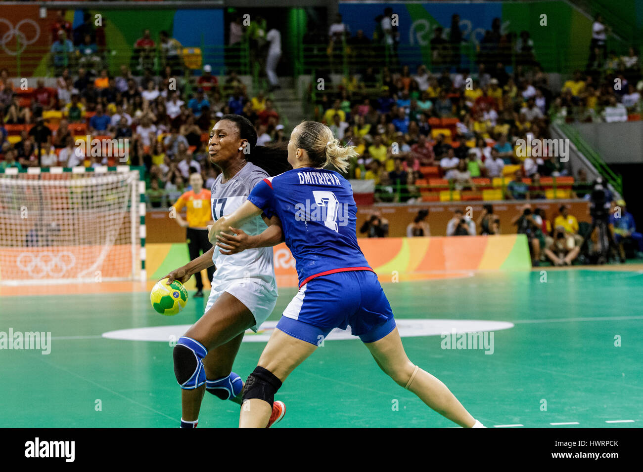 Rio de Janeiro, Brazil. 20 August 2016 Siraba Dembélé (FRA) #17 defended by Daria Dmitrieva (RUS)  #7 in the women's handball gold medal match Russia  Stock Photo