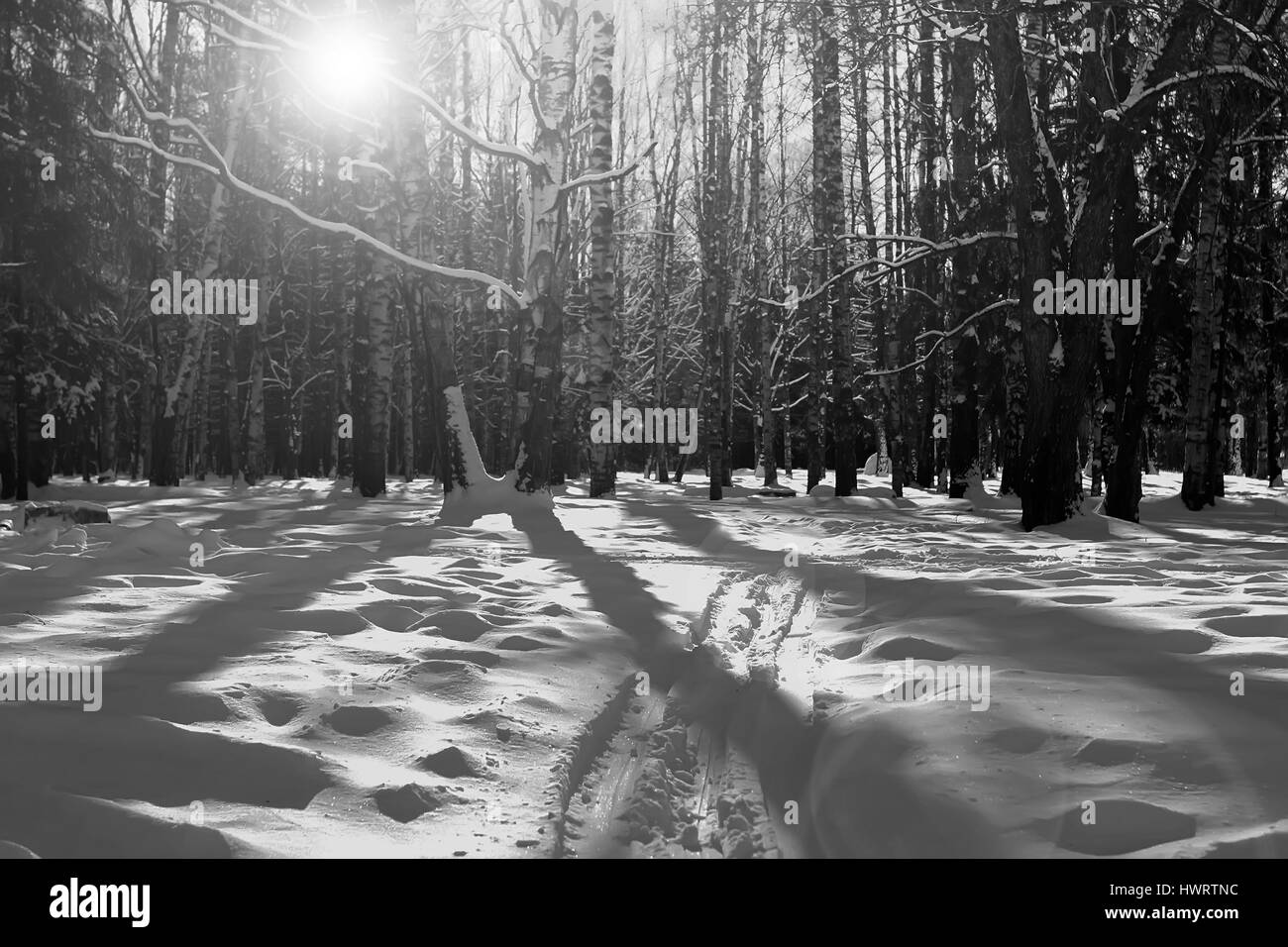 Winter road mountain sunny Black and White Stock Photos & Images - Alamy