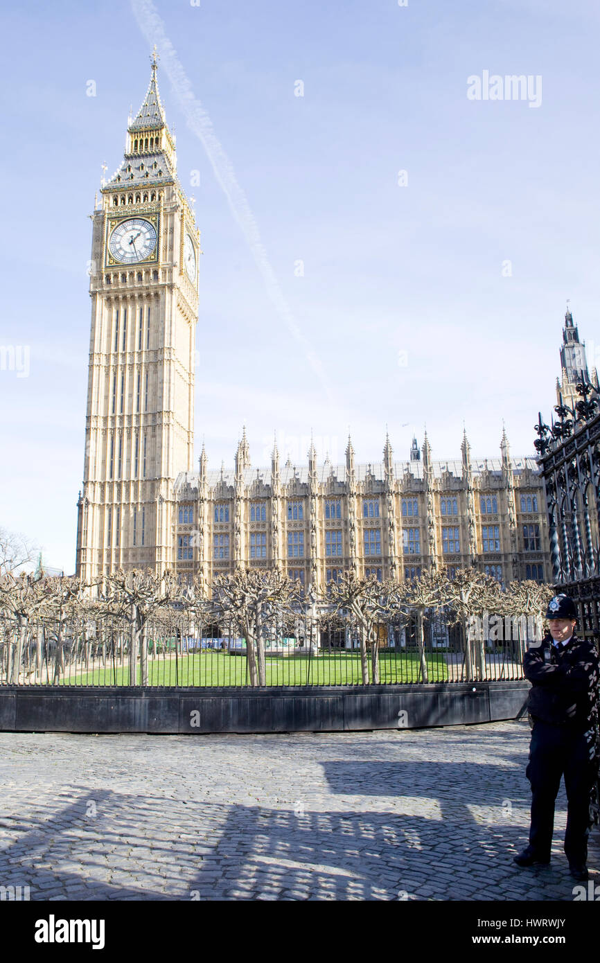 Unarmed Police officier standing at the gates of the Palace of Westminster Stock Photo