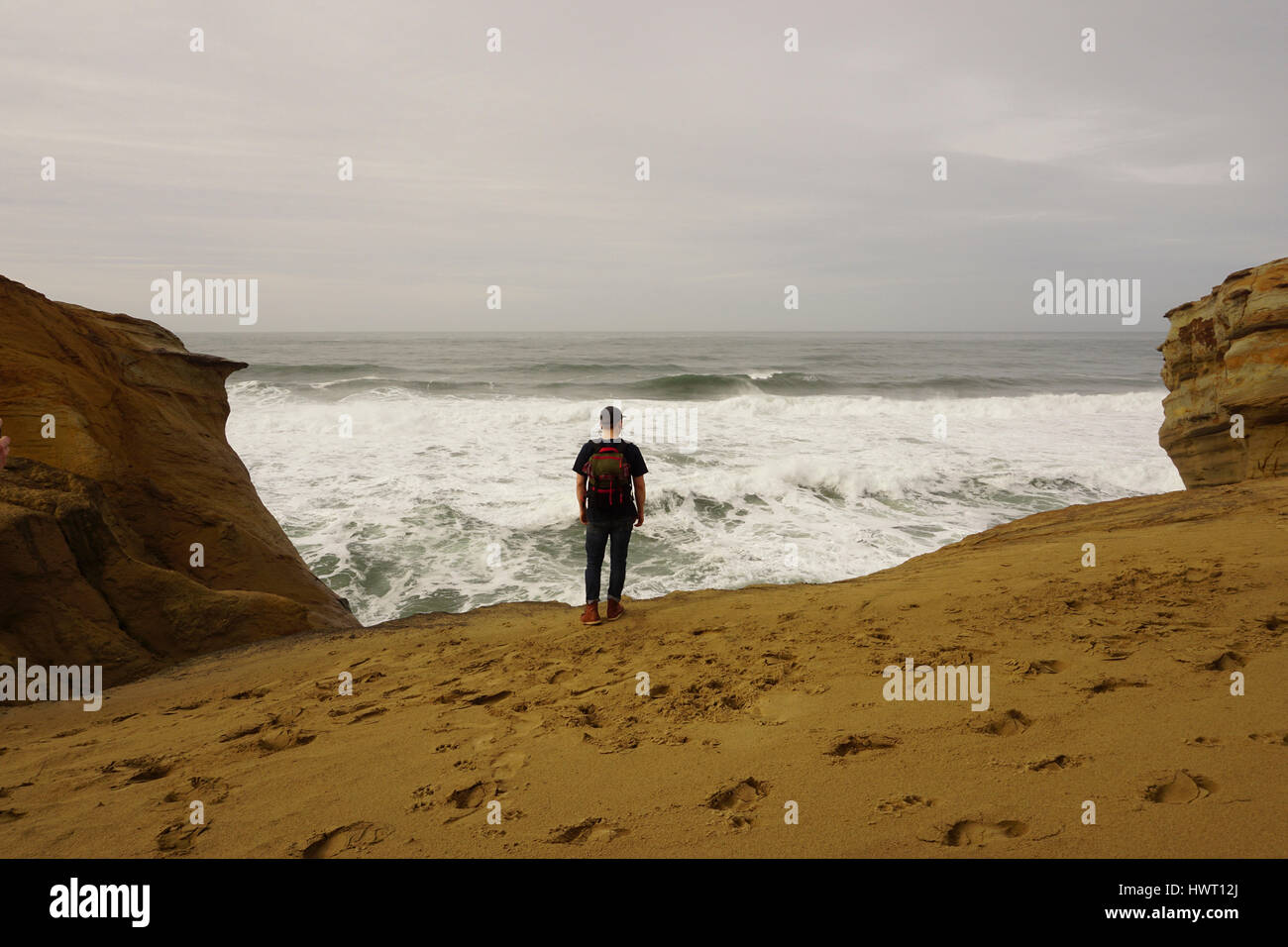 Hiker beach hi-res stock photography and images - Alamy