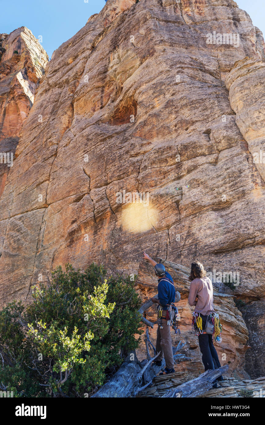 Rocking Pointing Pointing to rocks hi-res stock photography and images - Alamy