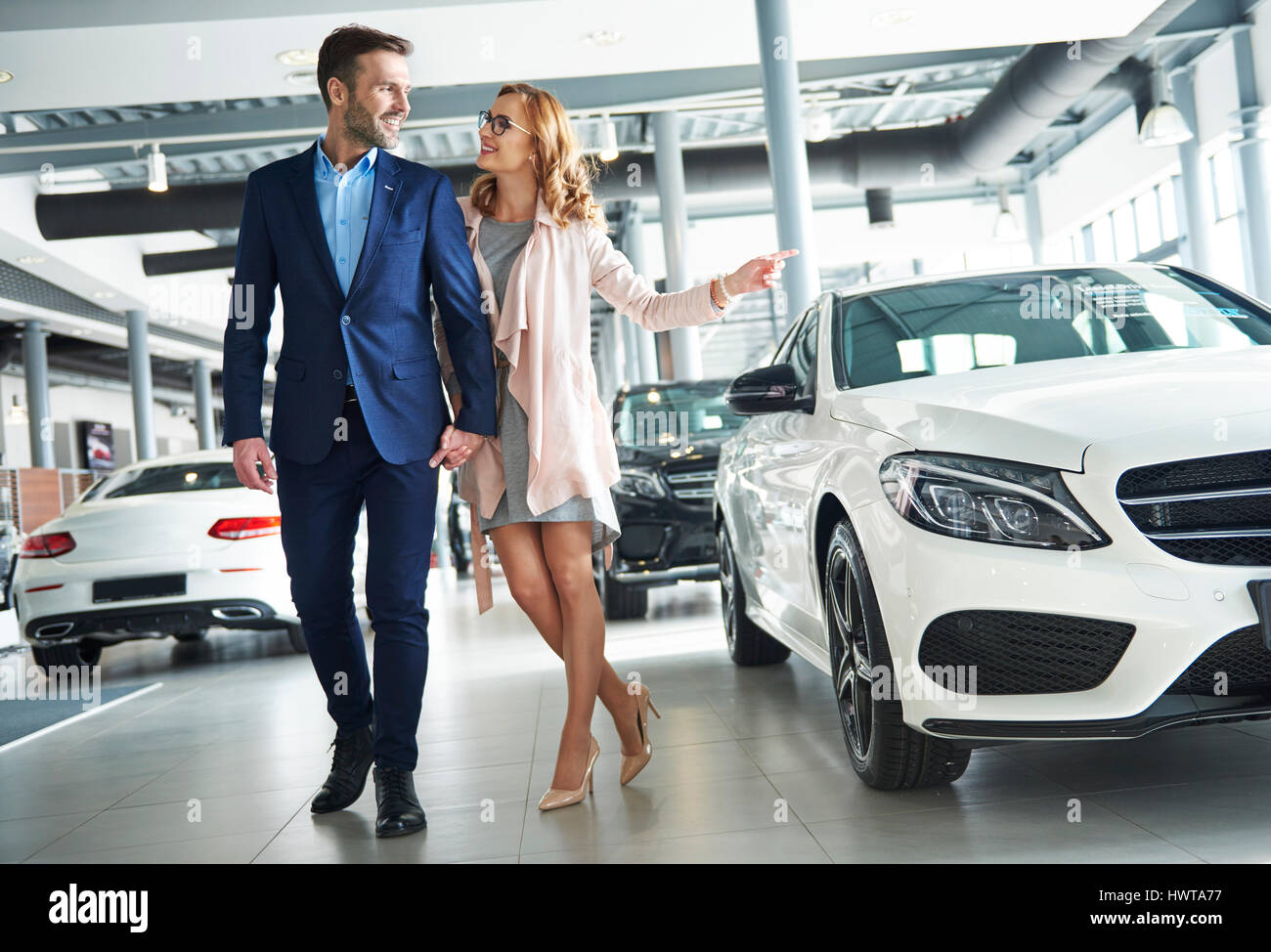 Couple Looking For Car In The Showroom Stock Photo Alamy couple-looking-for-car-in-the-showroom-stock-photo-alamy