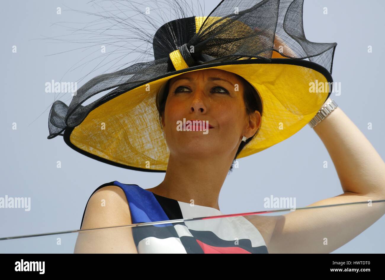 LADY IN HAT ON BALCONY YORK BETWAY YORKSHIRE CUP BETWAY YORKSHIRE CUP YORK RACECOURSE YORK ENGLAND 15 May 2015 Stock Photo