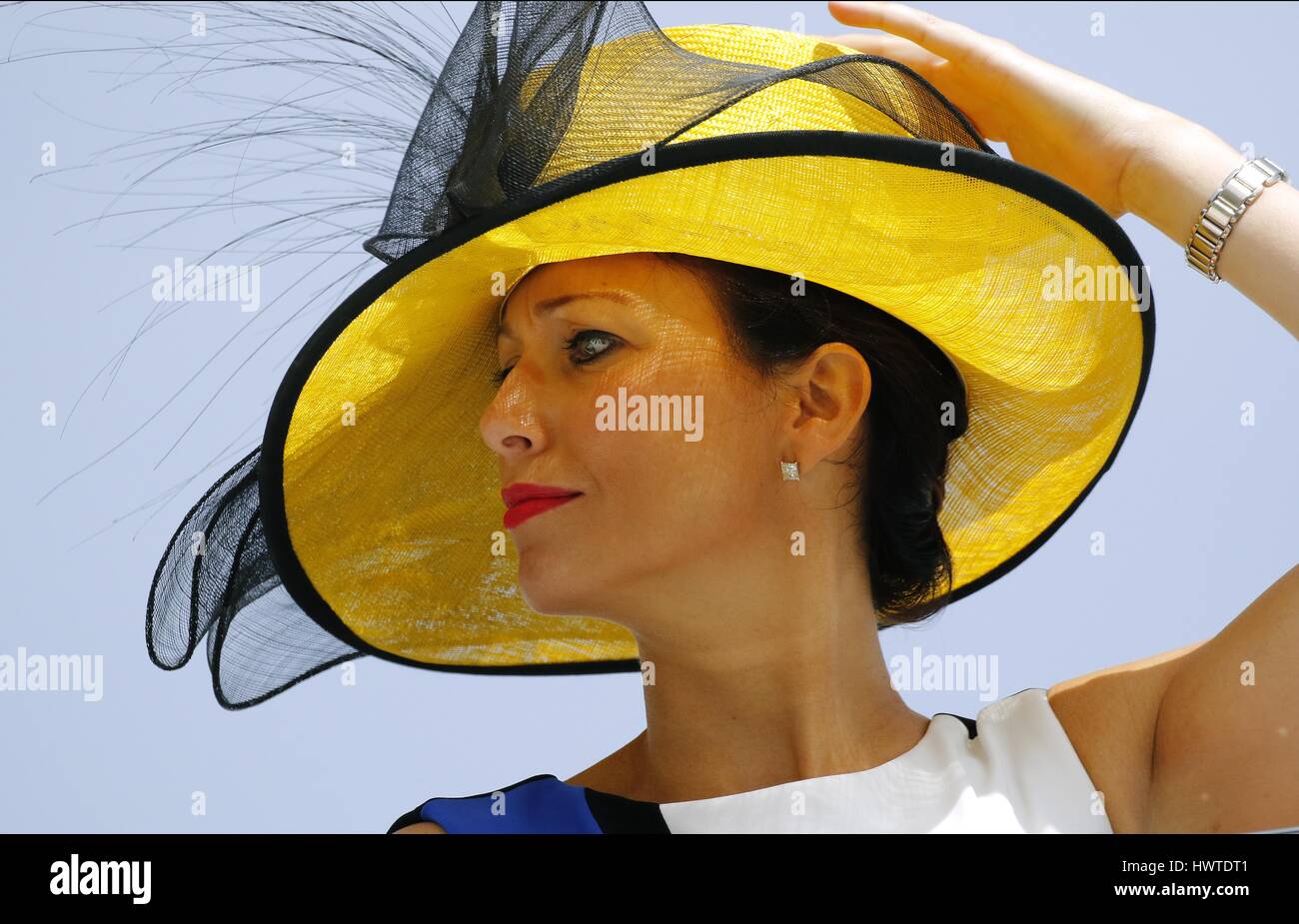 LADY IN HAT ON BALCONY YORK BETWAY YORKSHIRE CUP BETWAY YORKSHIRE CUP YORK RACECOURSE YORK ENGLAND 15 May 2015 Stock Photo