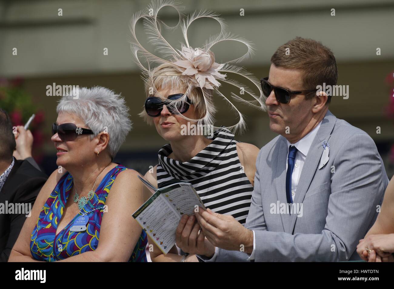 RACEGOERS ENJOYING THE SUNSINE BETWAY YORKSHIRE CUP YORK RACECOURSE YORK ENGLAND 15 May 2015 Stock Photo
