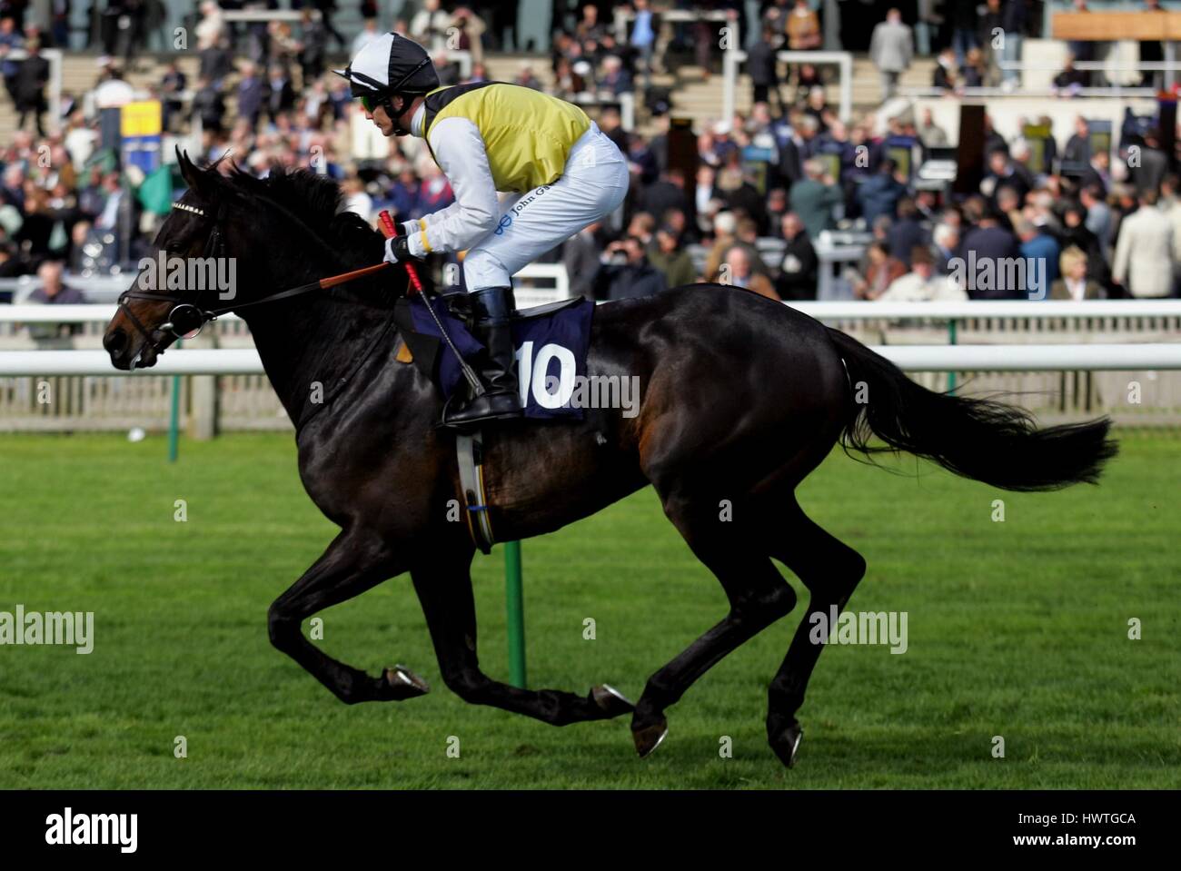 ONE PUTRA RIDDEN BY P.ROBINSON ROWLEY MILE COURSE NEWMARKET ENGLAND 18 April 2006 Stock Photo