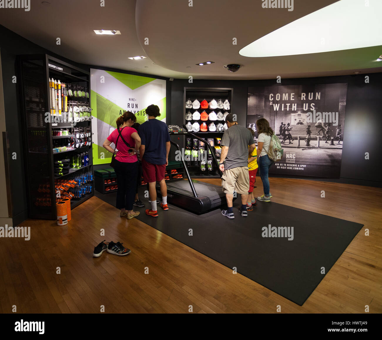Nike store new york city hi-res stock photography and images - Alamy