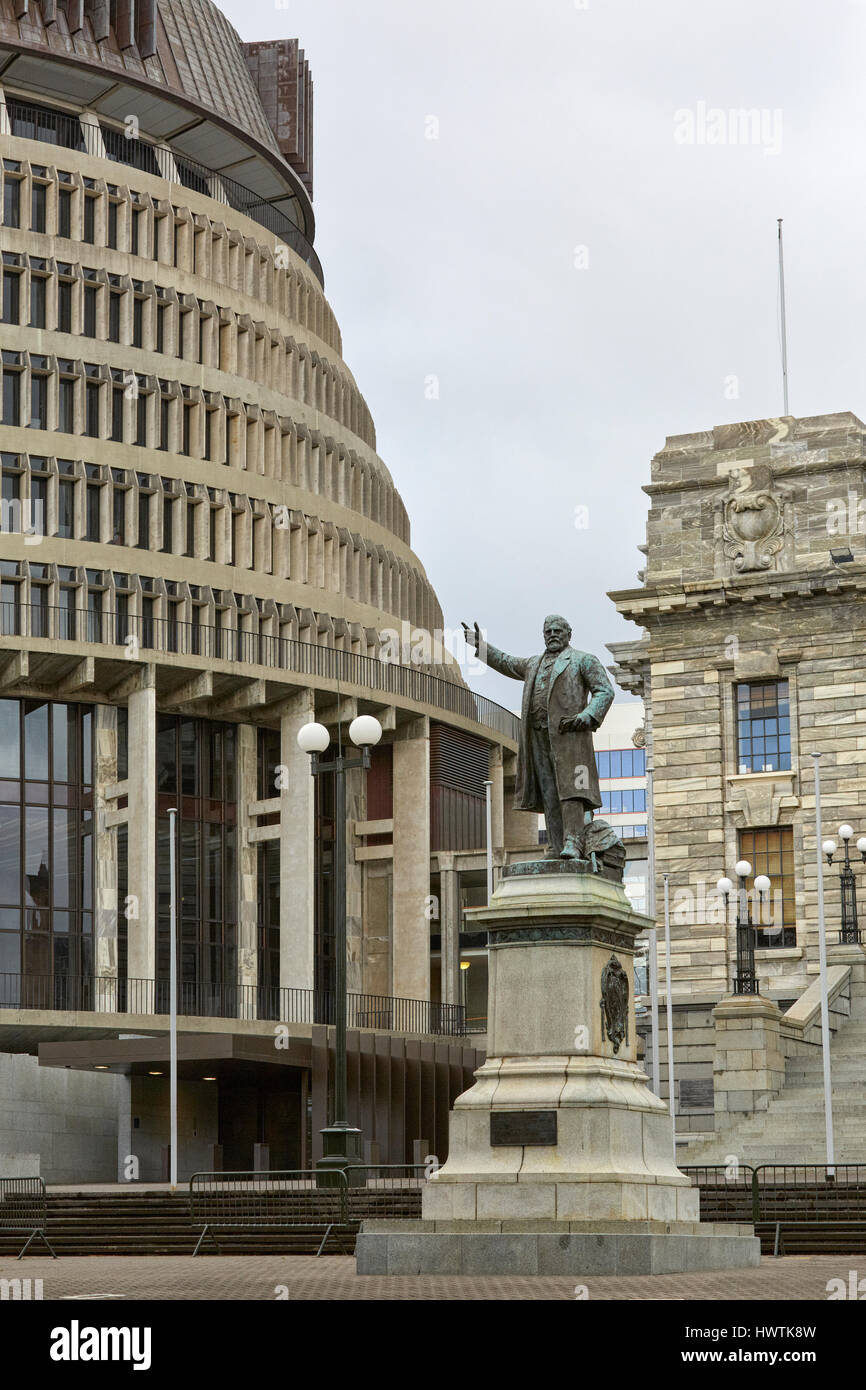 Richard John Seddon statue at the Parliament House and Beehive, Wellington, New Zealand Stock Photo