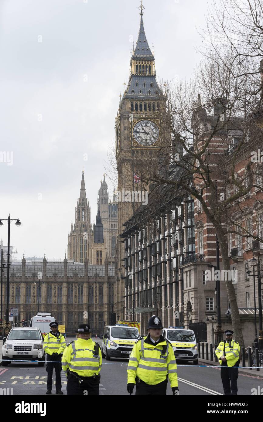 London, UK. 23rd Mar, 2017. Investigation continues the day after Terror attack in the heart of London, Westminster. London UK Credit: dpa/Alamy Live News Stock Photo