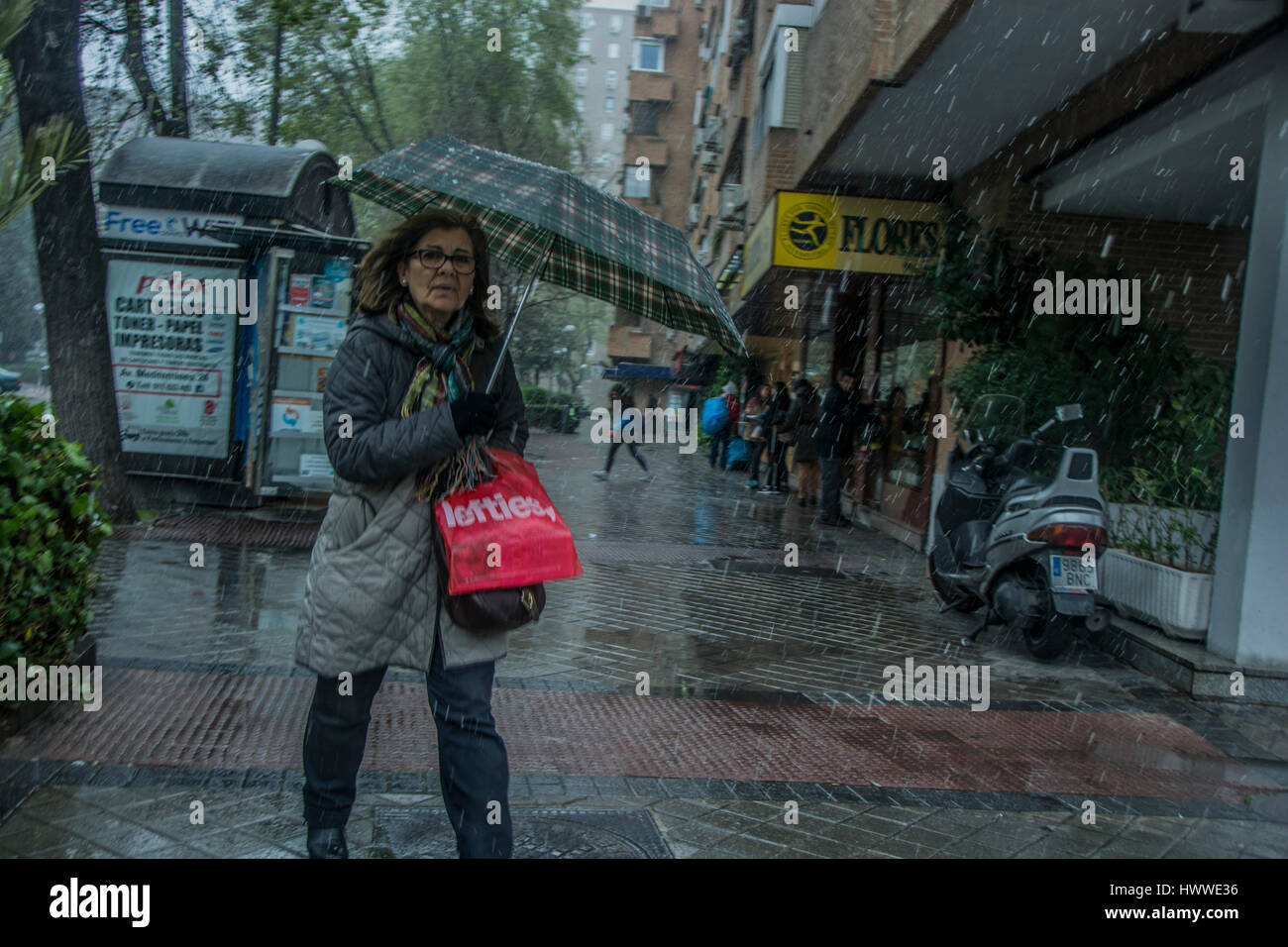 Madrid, Spain. 23rd Mar, 2017. Weird snow climate in Madrid, Spain after a flash spring Credit: Alberto Sibaja Ramírez/Alamy Live News Stock Photo