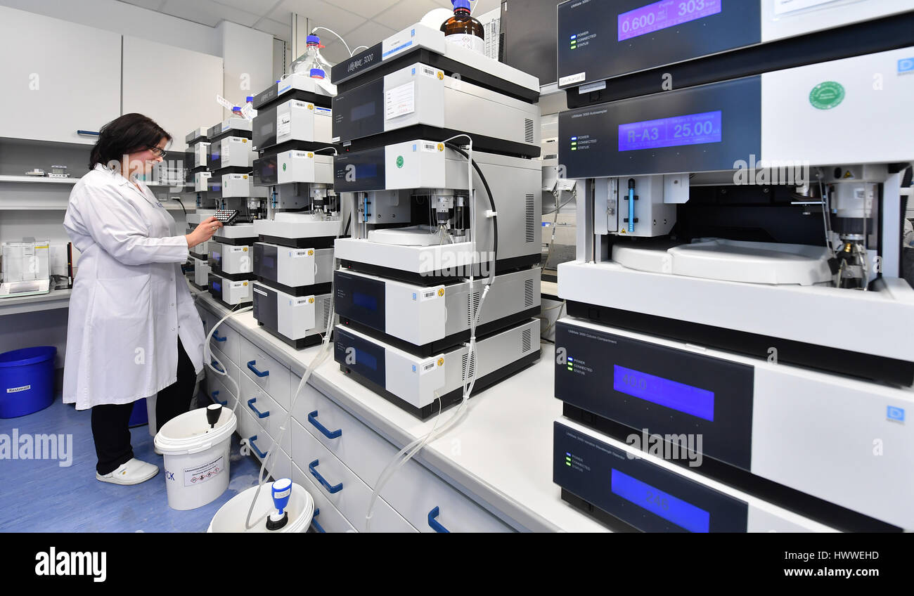Chemical lab technician Romy Kuenzel at work in a laboratory of the Aeropharm GmbH in Rudolstadt, Germany, 15 March 2017. The 15th anniversary of the company was celebrated on the same day. The company, now part of the pharma group Novartis, derrived from the former VEB Ankerwerk and its successor. It produces asthma pharmaceuticals and eye drops that are exported to more than 50 countries. Photo: Martin Schutt/dpa-Zentralbild/dpa Stock Photo