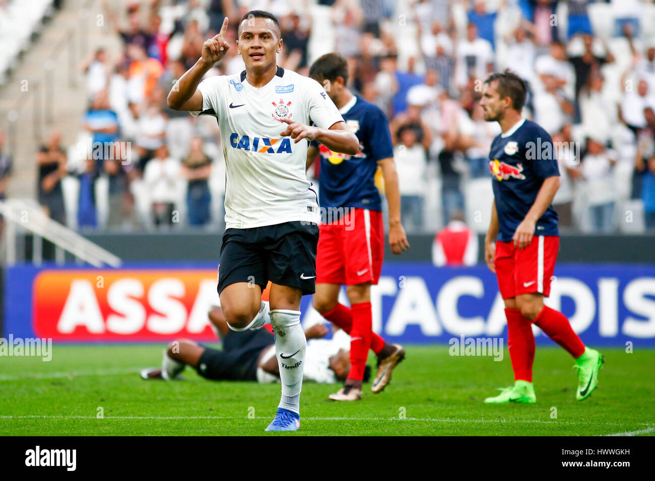 SÃO PAULO, SP - 23.03.2017: CORINTHIANS X RED BULL BRASIL - Léo Jabá complains offside during the match between Corinthians and Red Bull Brazil held in Arena Corinthians, East Zone of São Paulo. The match is valid for the 10th round of the 2017 Paulistão Itaipava. (Photo: Marco Galvão/Fotoarena) Stock Photo