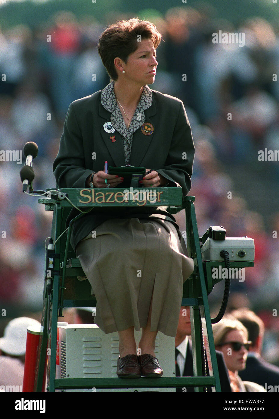 TENNIS UMPIRE WIMBLEDON CHAMPIONSHIPS 05 July 1993 Stock Photo Alamy