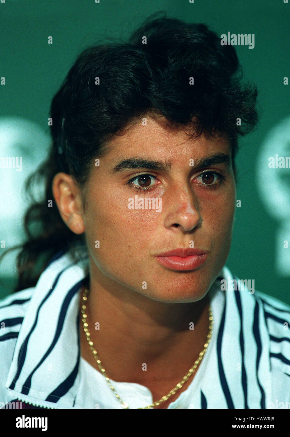 Трусикидегі анамның порно видеосы