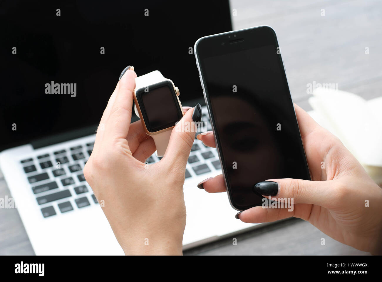 smartwatch with mobile phone