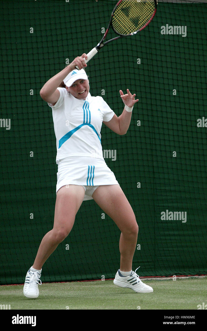 VERA ZVONAREVA WIMBLEDON CHAMPIONSHIPS 2004 WIMBLEDON LONDON ENGLAND 21