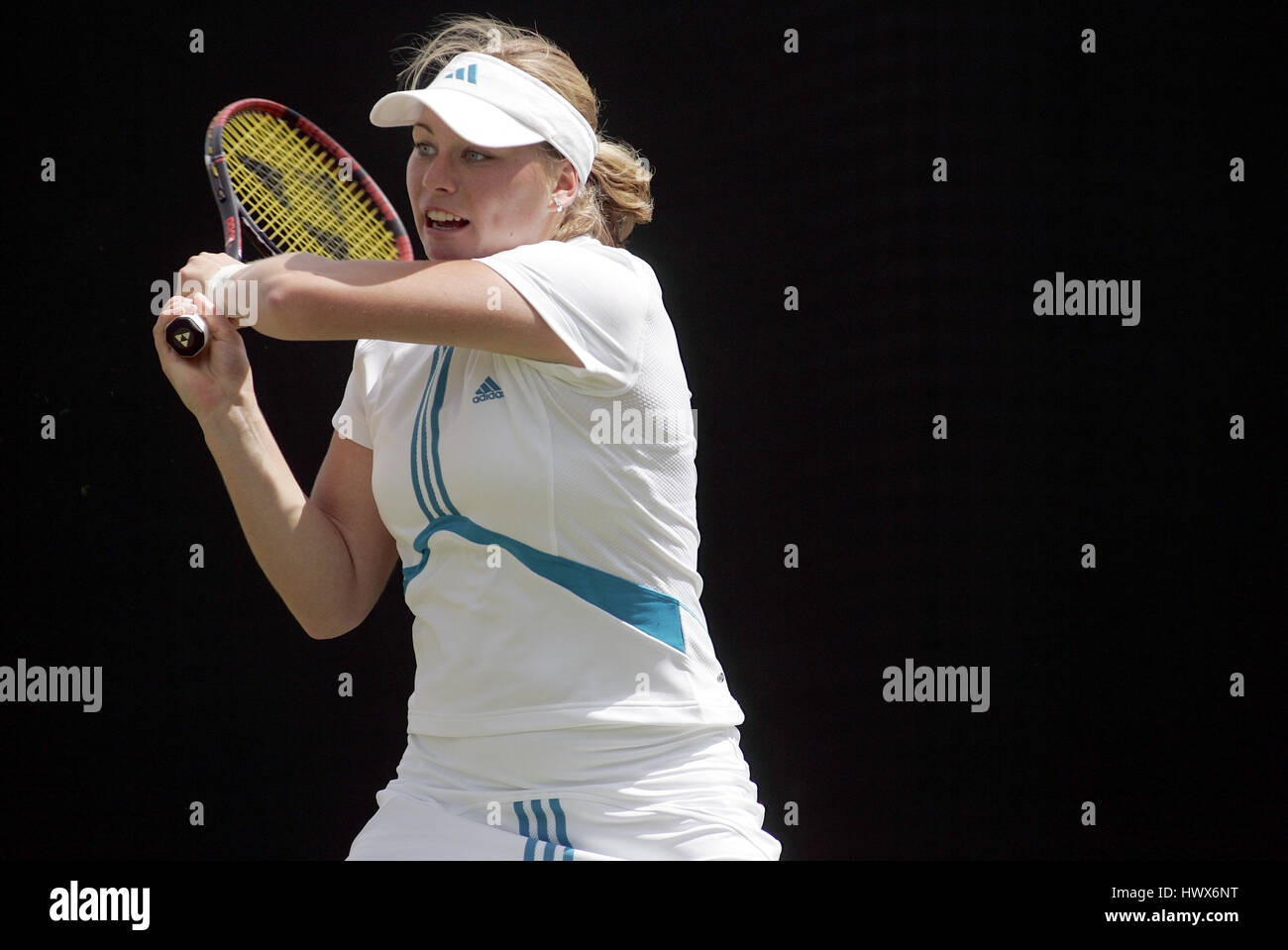 VERA ZVONAREVA WIMBLEDON CHAMPIONSHIPS 2004 WIMBLEDON LONDON ENGLAND 21