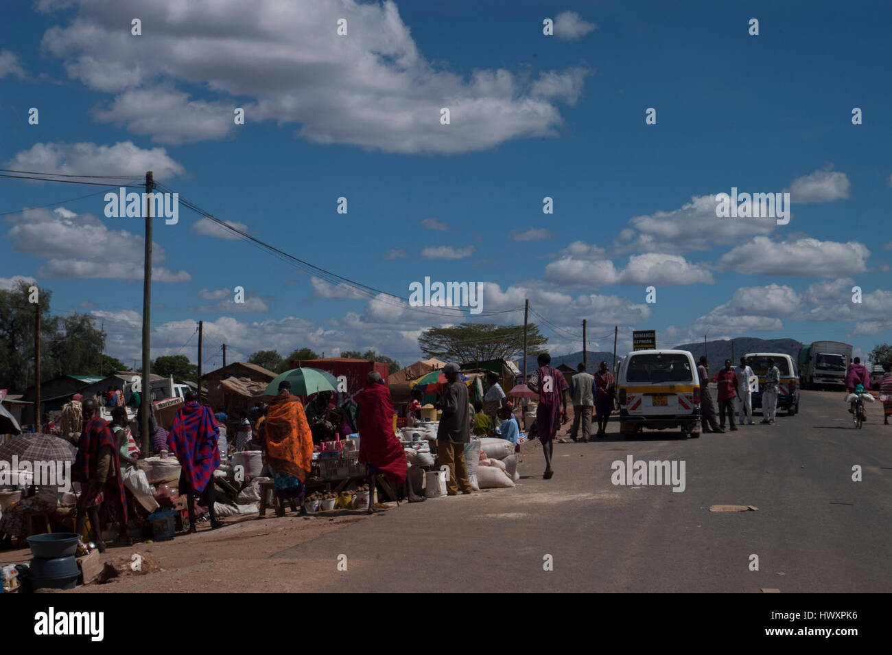 Roadside stalls with people and minibuses, Njipanda, Kilimanjaro Region, Tanzania Stock Photo