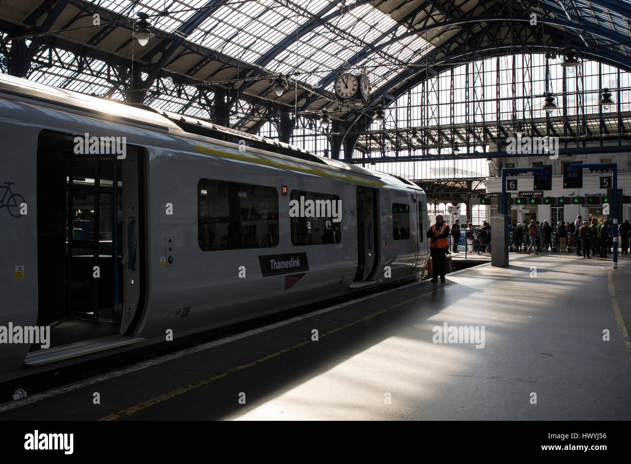 Brighton railway station entrance hi-res stock photography and images ...