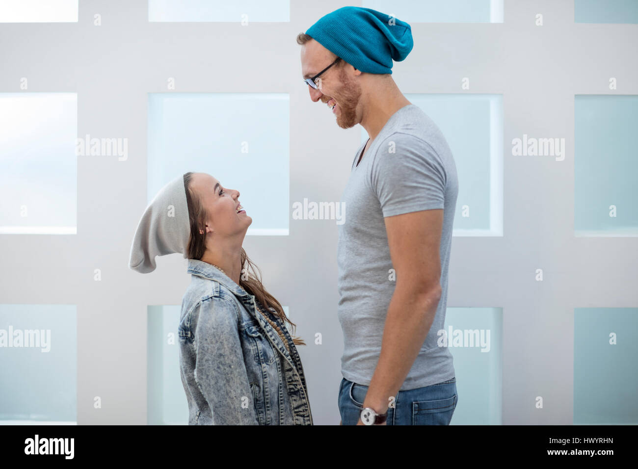 Tall guy short girl hi-res stock photography and images - Alamy