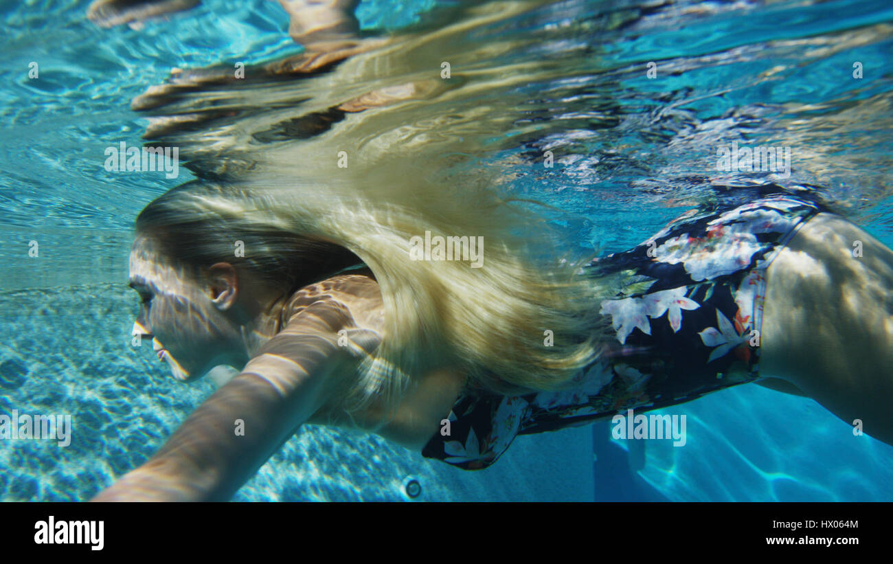 Woman Swimming Underwater Bikini Hi res Stock Photography And Images 