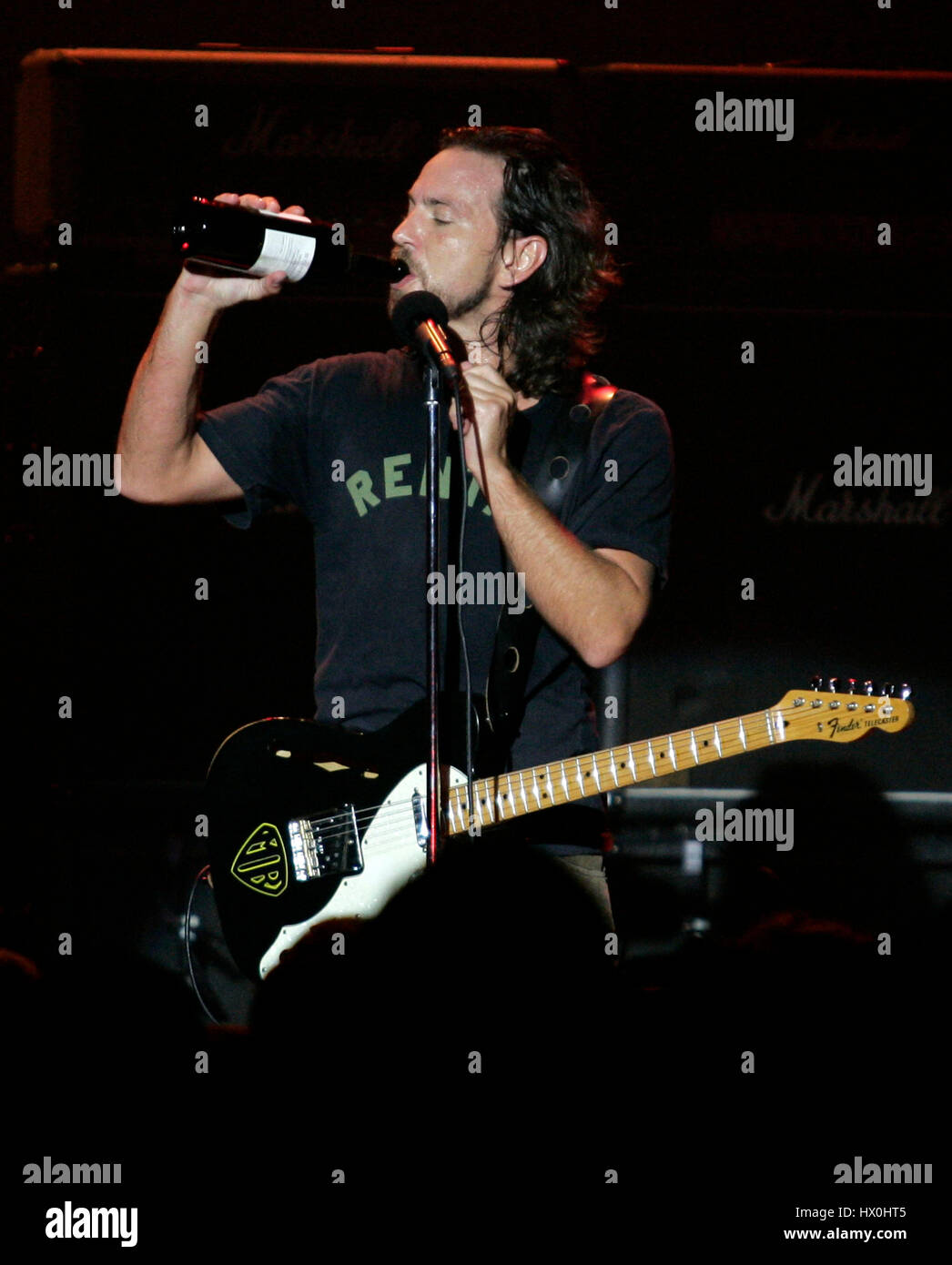 Eddie vedder and wine hires stock photography and images Alamy