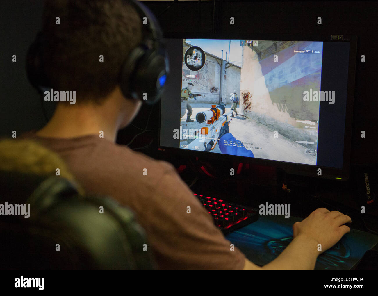 Teams play in 5V5 counter strike global offensive LAN at talk and surf ...