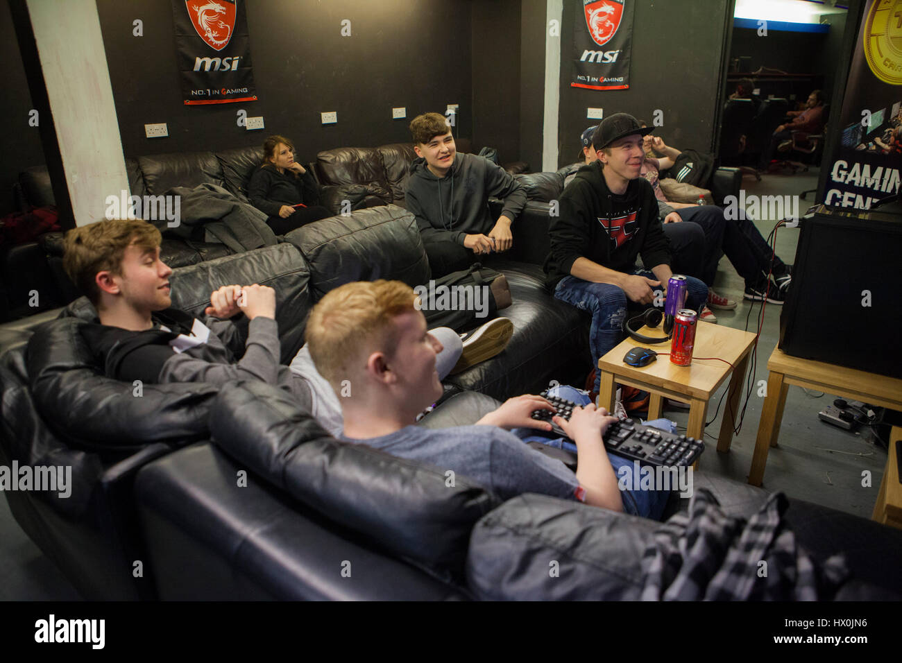 Gamers lan hi-res stock photography and images - Alamy
